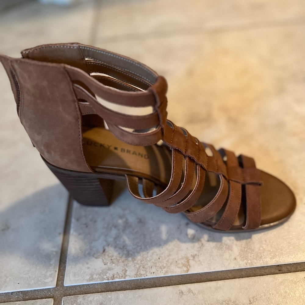 Grecian style stacked heel sandals - Picture 4 of 5